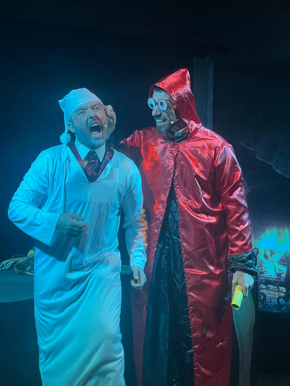 Giuseppe Calabretta e Francesco Pupa in una scena de Il Natale di Scrooge