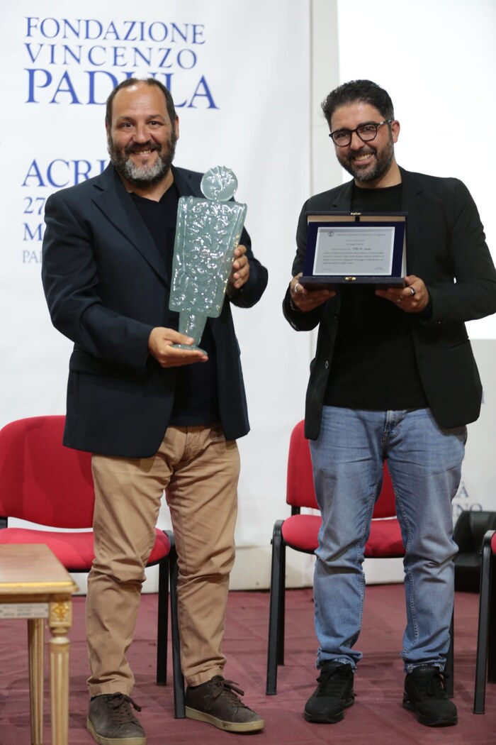 Angelo Resta e Francesco Pupa durante la consegna del Premio speciale Cinema del Reale